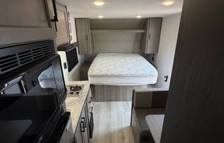 2025 Keystone Hideout - Modern, Cozy & Easy to Tow