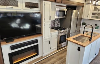 Stationary spot-2022 Prime Time RV Crusader 382MBH