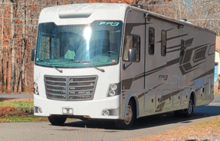 Fully Stocked NEW FR3 Class A Seats 8 sleeps 10