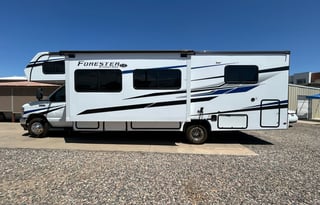 C-1 "Dragonfly" Luxury Class-C Camping!! Sleeps 7