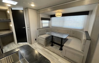 28' 2022 Tracer Bunkhouse - Sleeps 6 + 2 Children