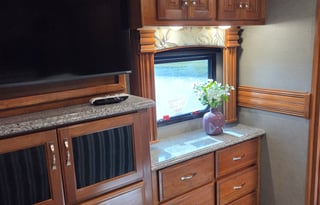 2018 Fleetwood Discovery LXE 44H Diesel TAG Axle