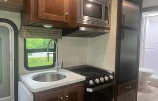 Mini RV, Mega Memories - Sleeps 6, Drives Easy