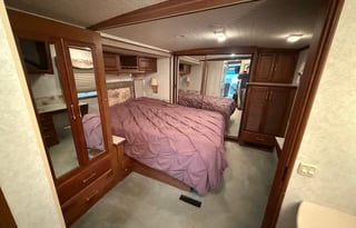 2004 Winnebago Adventurer 38N