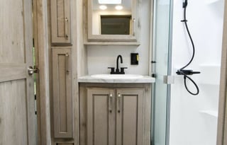 2022 Glamping Keystone Avalanche 5th wheel