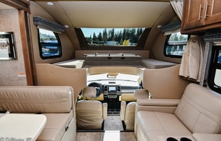 2021 Thor Omni 5 Star Luxury RV 4x4 Diesel