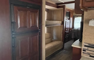 Great family camper with bunkhouse