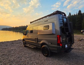 Winnebago Revel 44E