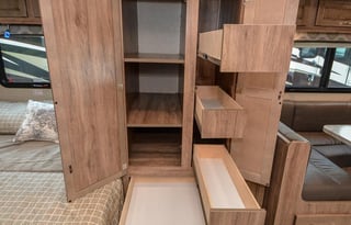 2020  Entegra Odyssey  SOLAR/Power Bank/Inverter