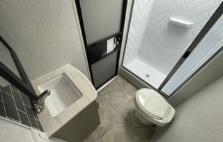 Beautiful forest river, sleeps 10!