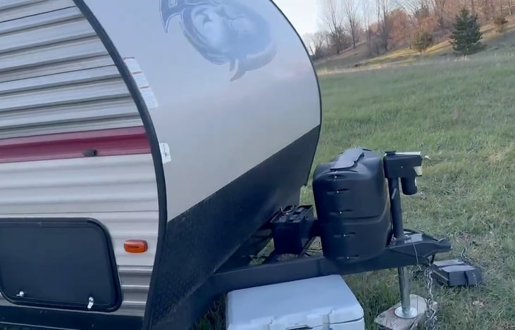 1 30lb propane tank comes full