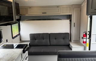 Coastal Camping !  Easy to tow!  Sleeps 5-6/Bunks!