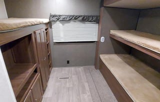Fireside RV's Heartland Prowler Lynx 31LX LMI1164