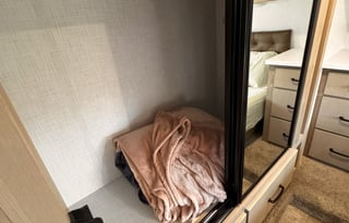 Modern Fifth Wheel – Your Home on the Road