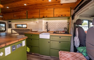 Serenity - Your Cozy Home on Wheels