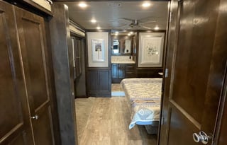 RV Sleeps 8 with 2 Bunks - Unlimted Generator Use