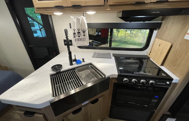 Built in soap dispenser. Sponge & rag provided for each stay.