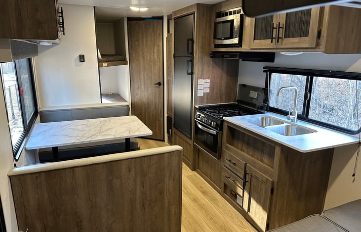 Livingroom

Spacious living space with comfortable furniture that converts into sleeping space.