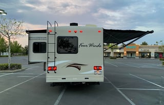 Very Clean! 2017 THOR Four Winds 24 ft. Good Size.