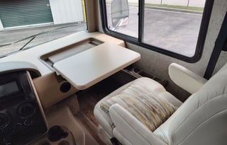 2017 Thor Motor Coach Miramar 34.3