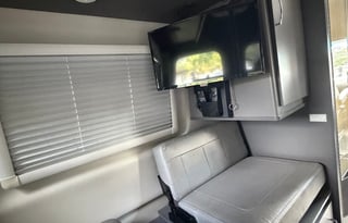 Baez RV Rentals - Adventure-Ready, Pet-Friendly RV