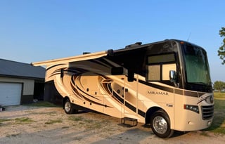2017 Thor Miramar 34.2,Tailgate-outdoor Kitchen/TV