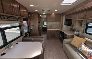 Family Getaway Ready – 2018 Jayco Greyhawk for 8