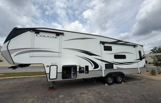 Cougar Cove 5th Wheel - No Pets Allowed