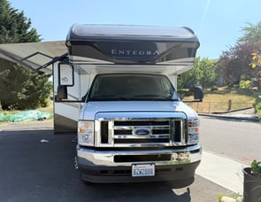 Entegra Coach Odyssey 31F