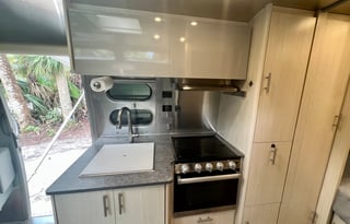 2021 Airstream Flying Cloud 23' RB Bunk