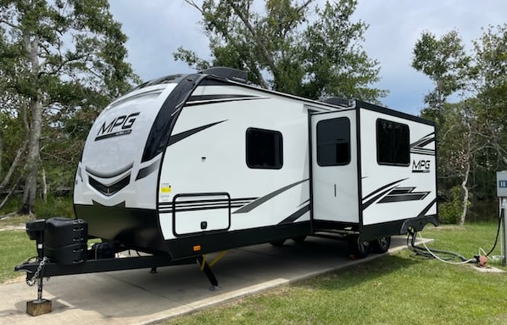 2022 MPG 2500BH right side view with slide out.