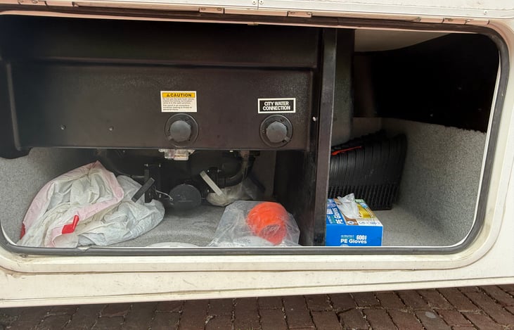 Water and sewer hookups. Gloves provided. Backflush hose provided. Sewer hose grading attachment provided.