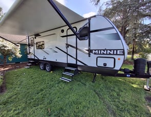 Winnebago Minnie Winnie 2529RG
