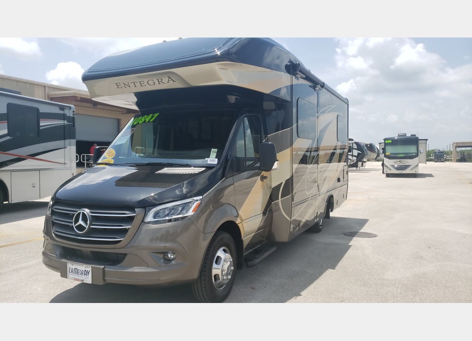 Class C Motor Home rentals in Richmond Hill