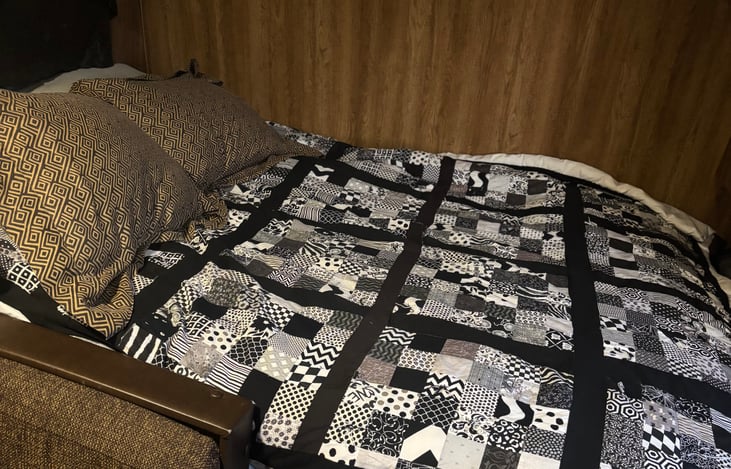 Cozy Queen Bed Retreat – Unwind after a day of adventure on a spacious queen bed, complete with overhead storage and a comfortable, private sleeping area perfect for couples or solo travelers