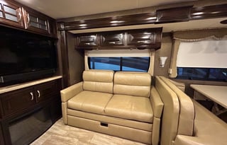 #14_40 ft Motorhome w/ bunks & 1.5 baths