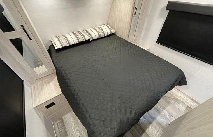 The queen bed is upgraded to a super comfy 10 inch thick cooling Zenus Green Tea memory foam mattress.