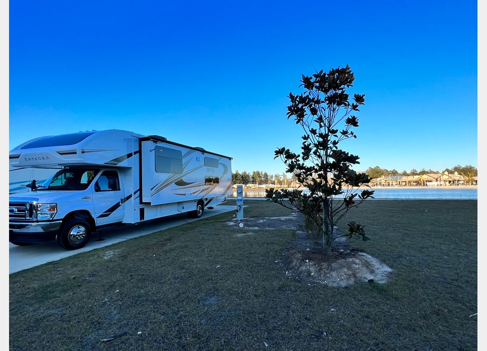 Class C Motor Home rentals in Richmond Hill