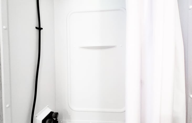 Shower and tub for the little one