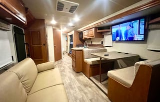 Get Out of Town 2018 Winnebago Sunstar 31BE