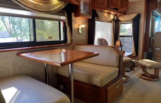 Stella - 2005 Country Coach Allure 470