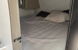 2021 Cruiser Shadow Cruiser 240BHS