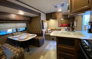 Home Away From Home- 2015 Jayco Great floor plan!