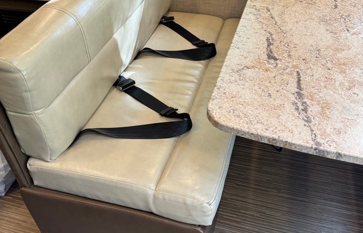 Dinette seatbelts