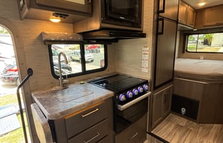 Beautiful 2024 Thor Four Winds 22e Motorhome