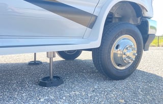 The Cowtown Coach! - AutoLevel, 2 A/Cs, Bunk Model