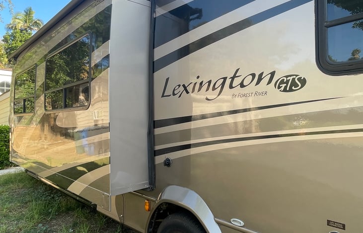 1 large slide-out on drivers side.