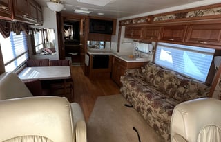 2002 Monaco Knight 36 PBD