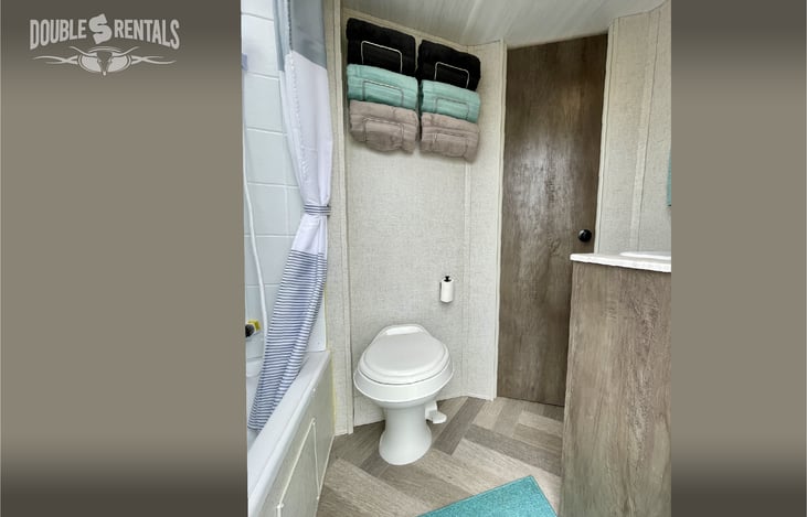 Tub/Shower Combo with Skylight