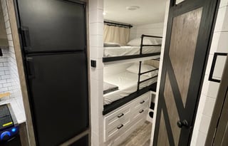 Deluxe Farmhouse Glamper